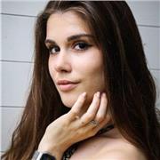 Studentessa in Biología, Diplomata al Liceo Linguistico Esabac con Certificazione C1 di Inglese, impartisce ripetizioni di Chimica e Inglese